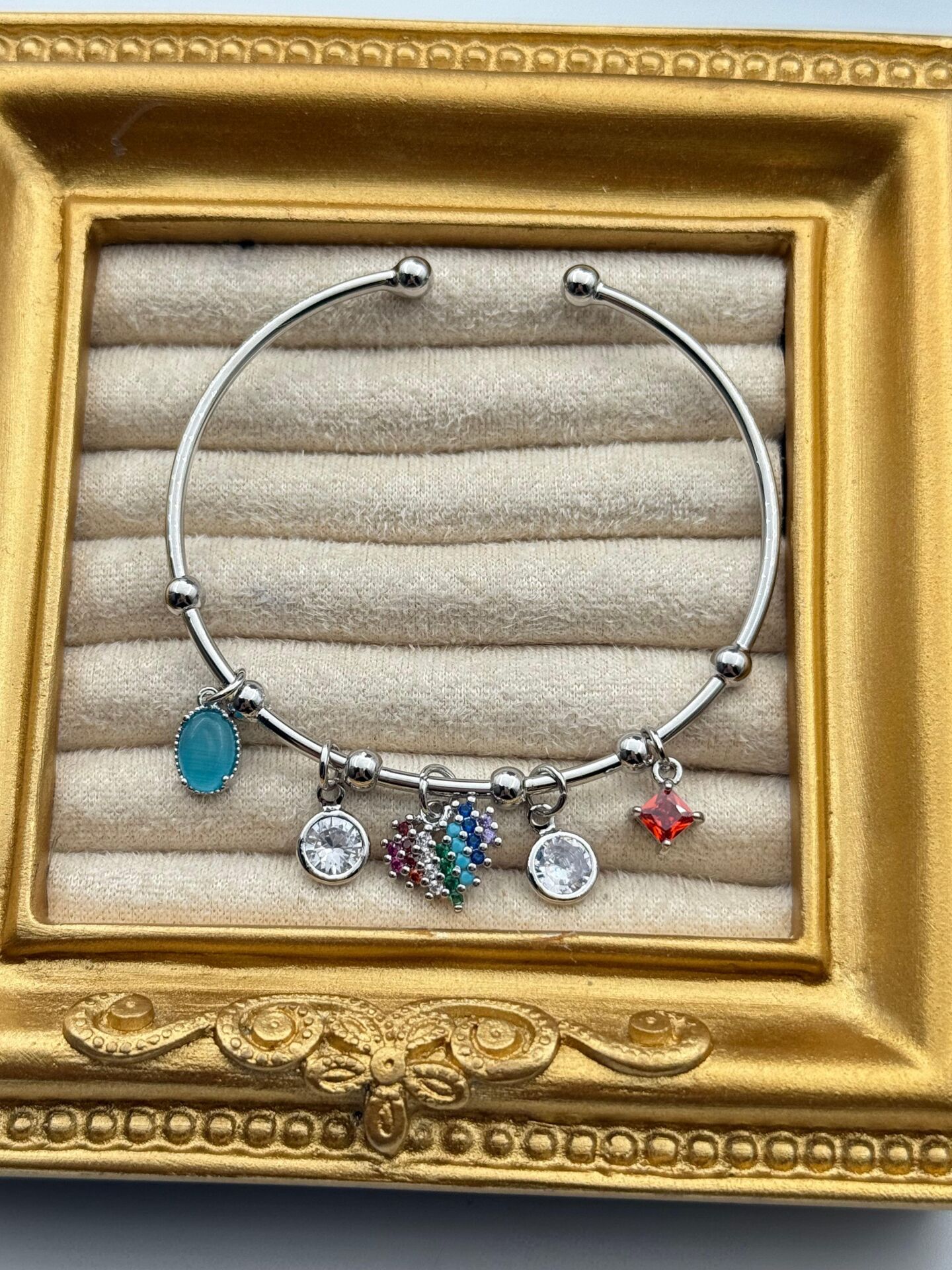 Çelik Charmlı Bileklik // BILEK-6105