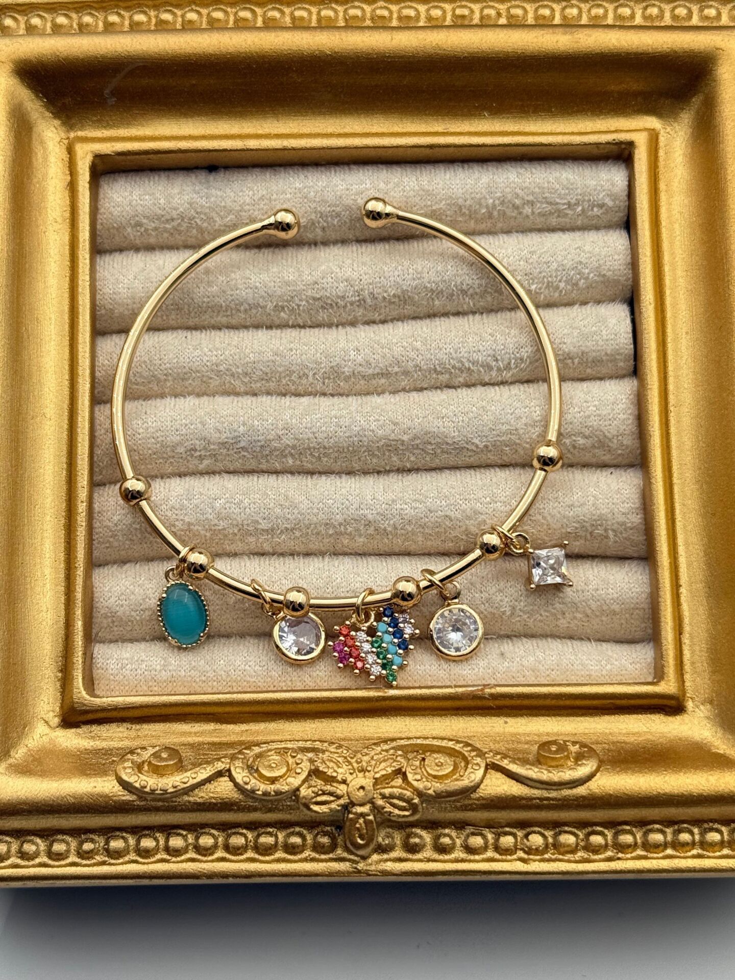 Çelik Charmlı Bileklik // BILEK-6118