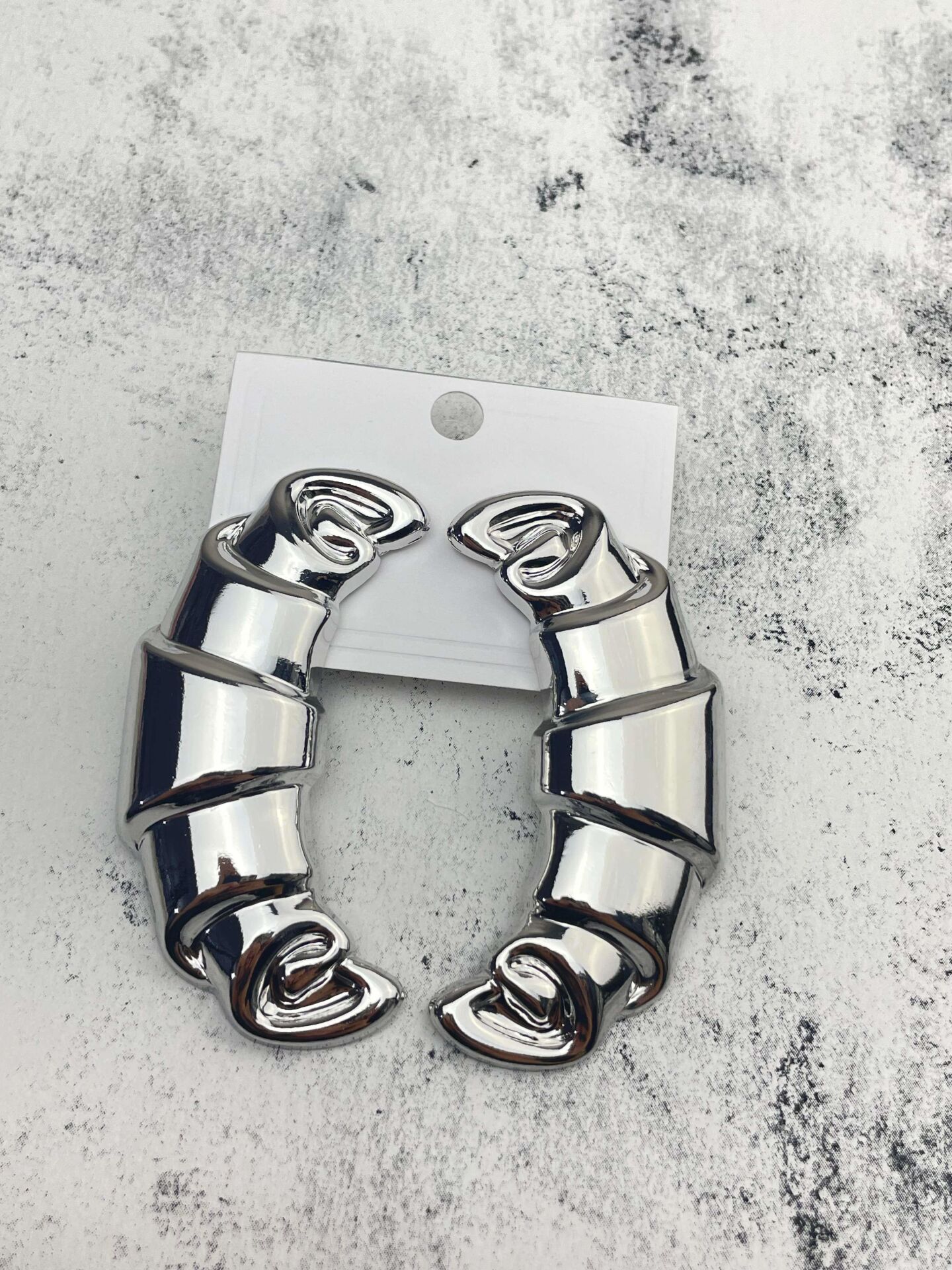 VİP Kruvasante Küpe Silver Renk // K-İTH-770