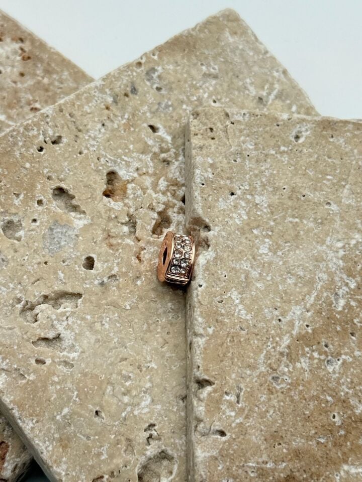 PNDR Charm // CHARM-760