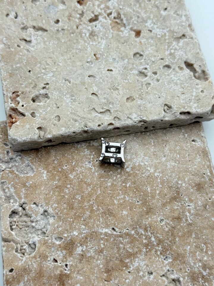 PNDR Charm // CHARM-827