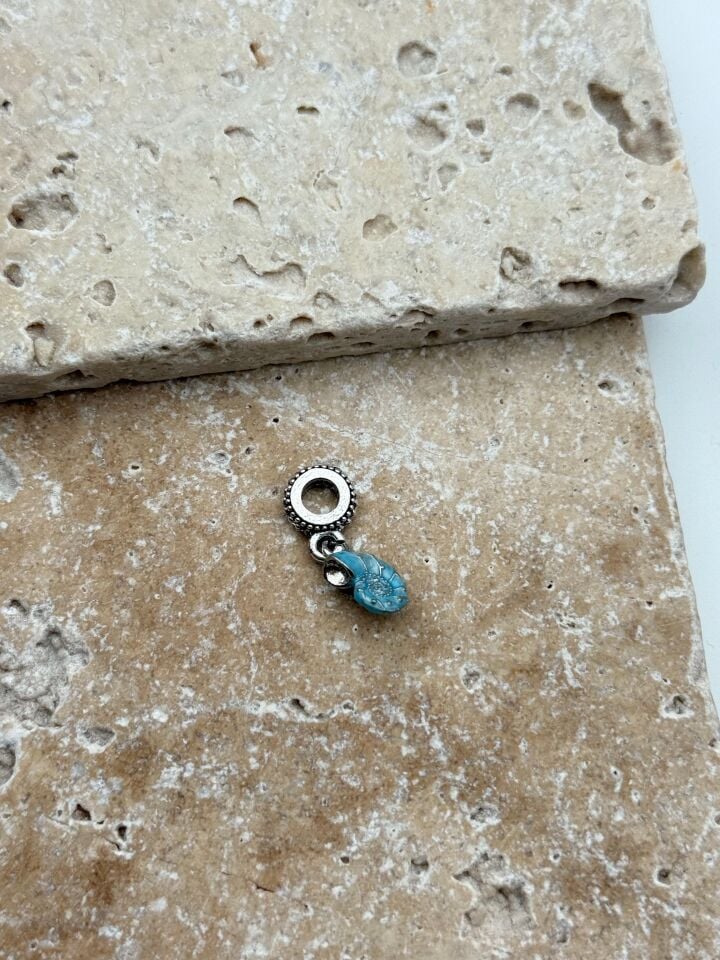 PNDR Charm // CHARM-828