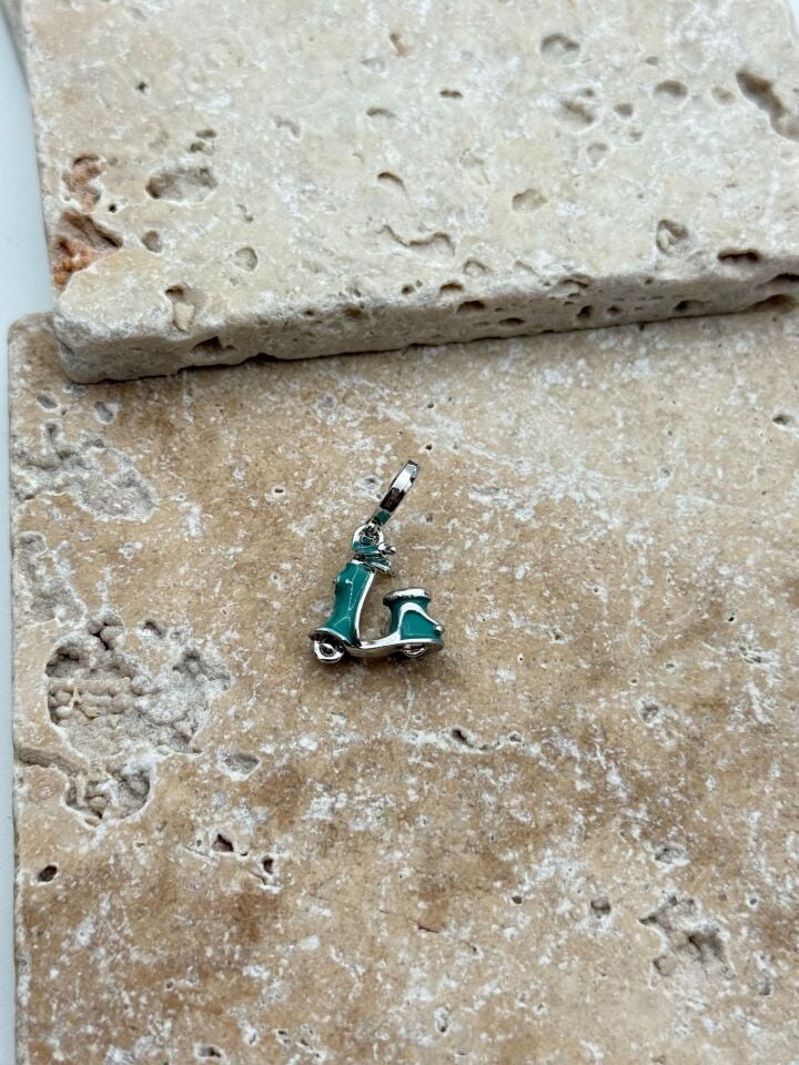 PNDR Charm // CHARM-846