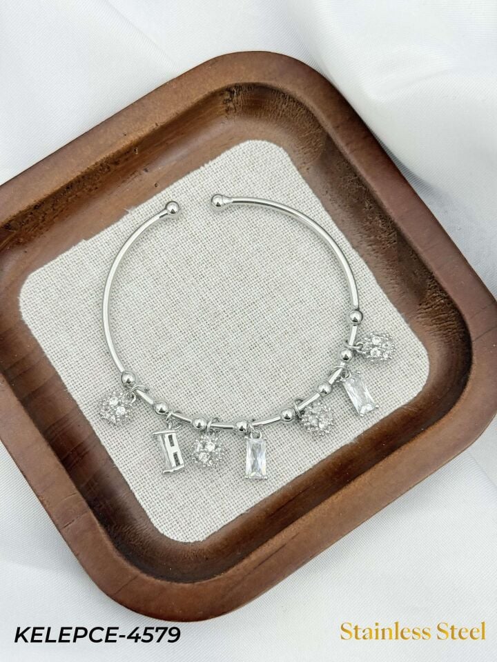 Çelik Charmlı Bileklik // KELEPCE-4579
