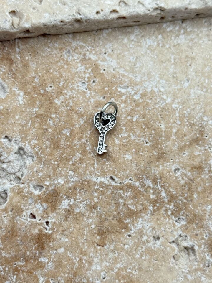 PNDR Charm // CHARM-874